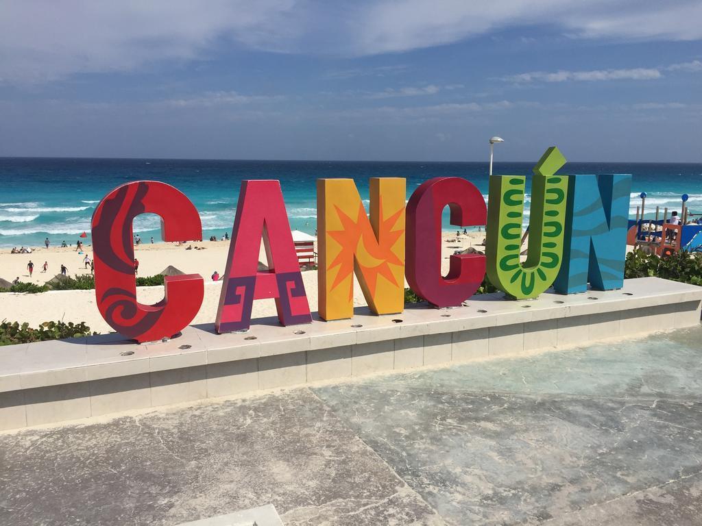 Room In Cancun Stadium Eksteriør billede